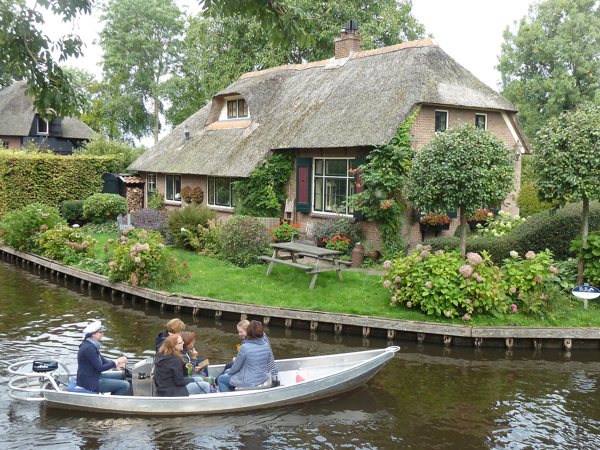 A thatched farmhouse beside a canal in Giethoorn, Overijssel, the village with no roads